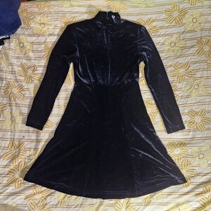 Chic Black Velvet Long Sleeve Dress